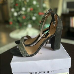 Sparkle accent heels